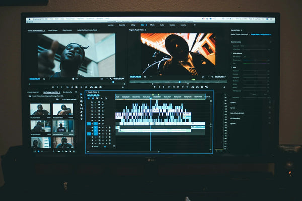 YouTube Playlisten|Deutsche YouTube Views kaufen Banner|YouTube Hauptseite on Laptop 1|YouTube Pink|Success through YouTube Ads