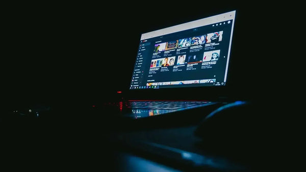 x_YouTube-on-Laptop-dark|YouTube on Laptop|YouTube-User-Tablet
